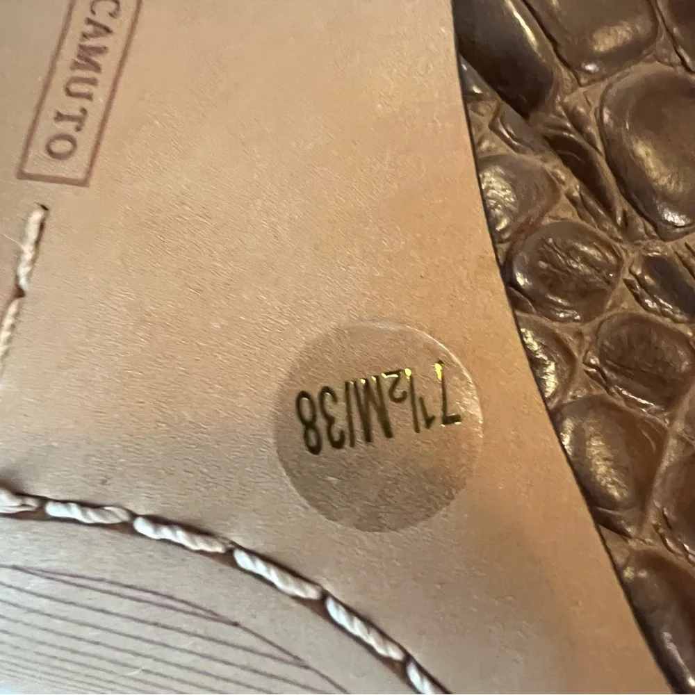 VINCE CAMUTO Women's Kortinta Croc-Embossed Platform High-Heel NWOT size 7.5